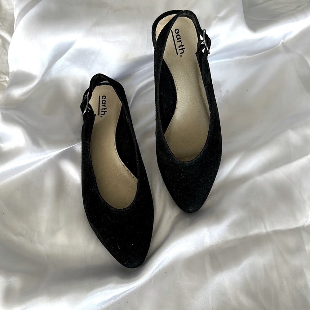 Like new Earth Uptown Ursula size 7 back strap flats